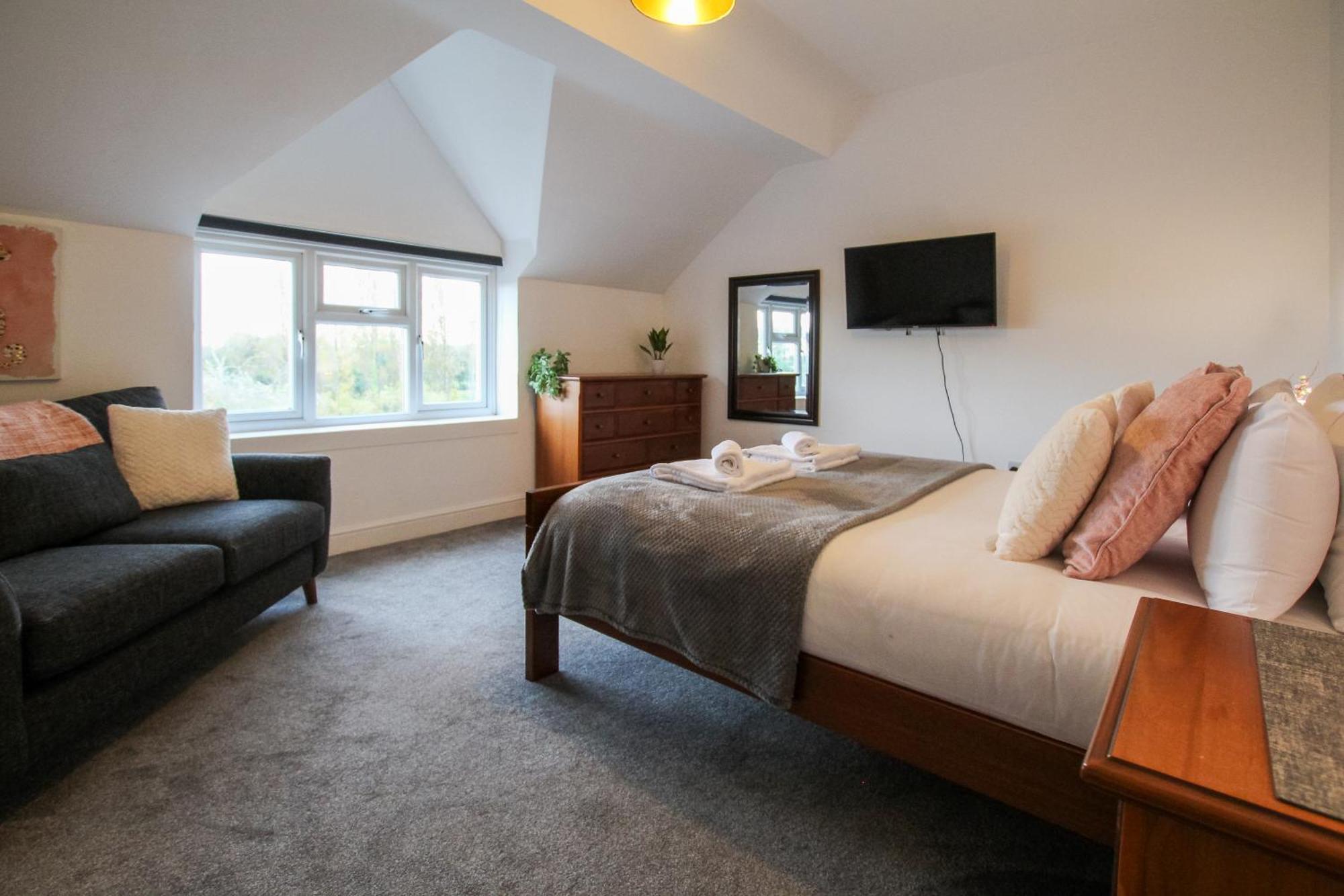 Fairways View - Spacious Apartment - Sleeps 6 - Lovely Views - By Rework Accommodation Hoylake Zewnętrze zdjęcie